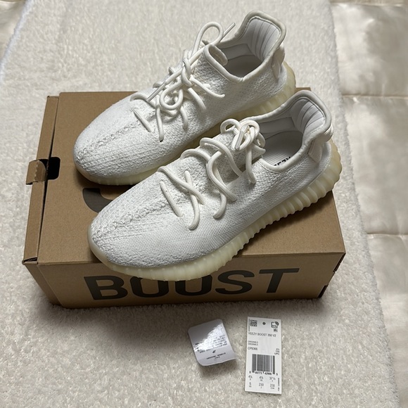 YEEZY BOOST 350 V2 | Size 5 - Picture 1 of 13